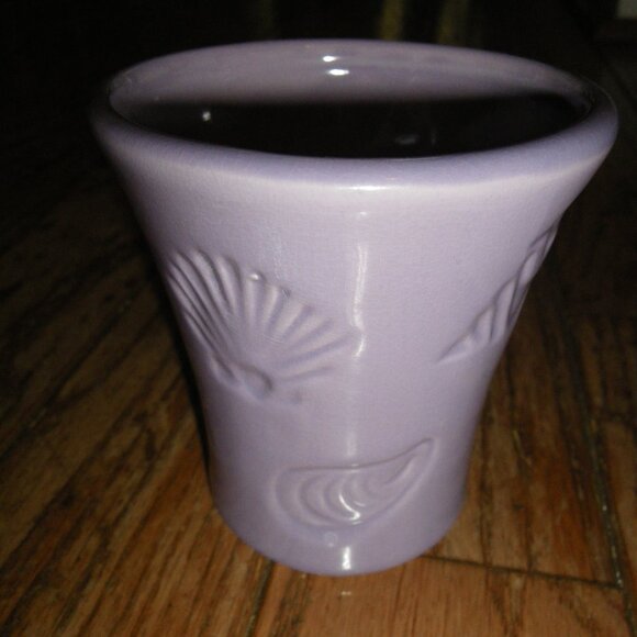 Ceramic Bathroom Set Toothbrush Cup & Soap Dish w/ Shells Pattern - Picture 2 of 3